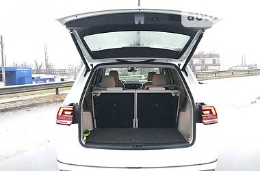 Позашляховик / Кросовер Volkswagen Atlas 2017 в 