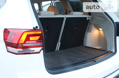 Позашляховик / Кросовер Volkswagen Atlas 2017 в 