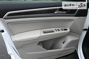 Позашляховик / Кросовер Volkswagen Atlas 2017 в 