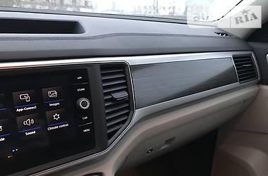 Позашляховик / Кросовер Volkswagen Atlas 2017 в 