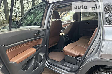Позашляховик / Кросовер Volkswagen Atlas 2021 в 