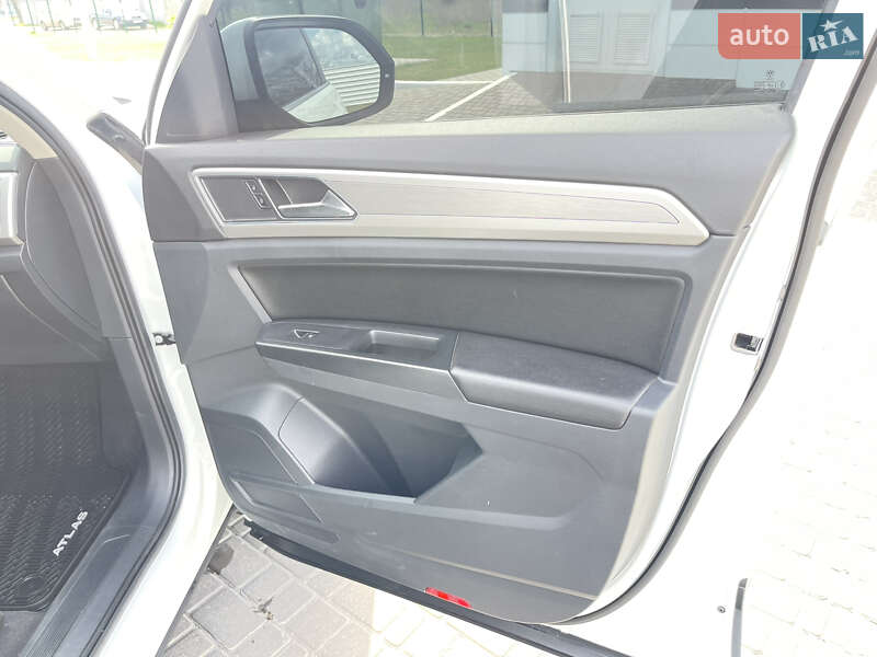 Позашляховик / Кросовер Volkswagen Atlas 2017 в Києві