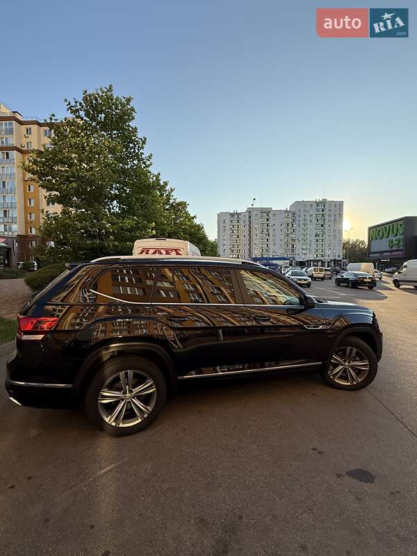 Внедорожник / Кроссовер Volkswagen Atlas 2018 в Вишневом