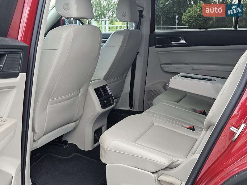 Позашляховик / Кросовер Volkswagen Atlas 2017 в Києві