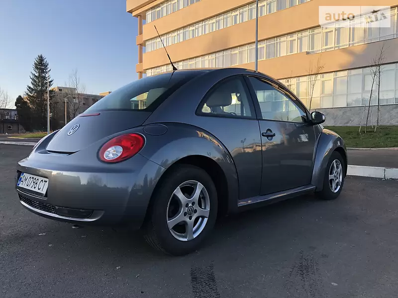 Хэтчбек Volkswagen Beetle 2010 в 