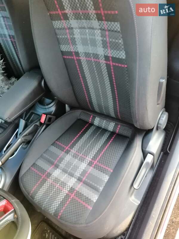 Хэтчбек Volkswagen Beetle 2016 в Синельниково фото 47 Хэтчбек Volkswagen Beetle 2016 в Синельниково