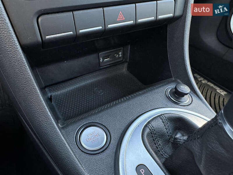 Хэтчбек Volkswagen Beetle 2015 в Ивано-Франковске