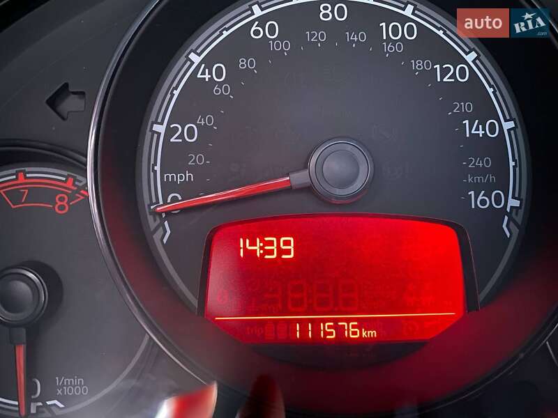 Хетчбек Volkswagen Beetle 2017 в Вишневому фото 14 Хетчбек Volkswagen Beetle 2017 в Вишневому