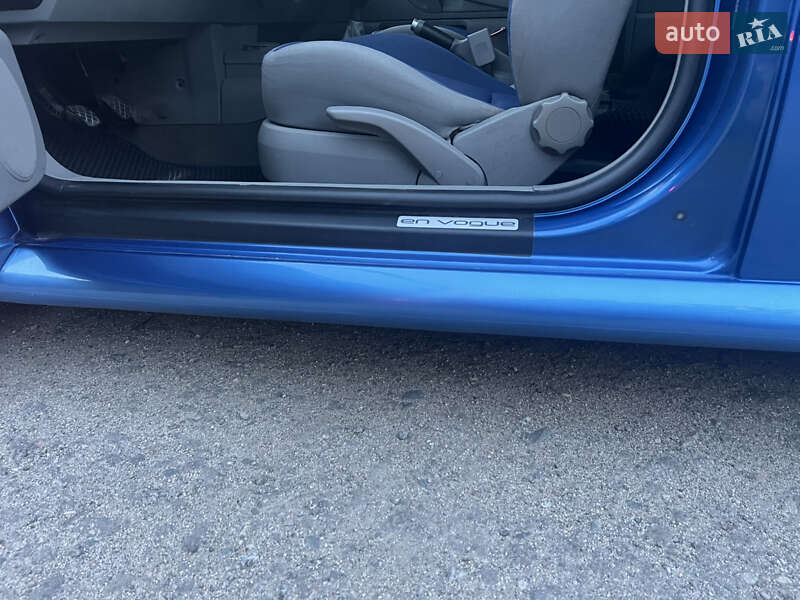 Хетчбек Volkswagen Beetle 2001 в Кропивницькому