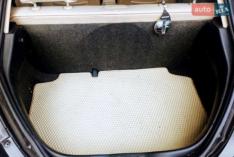 Хэтчбек Volkswagen Beetle 2000 в Виннице