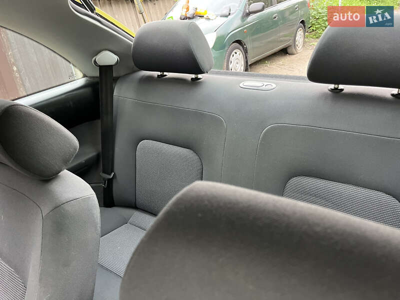 Хэтчбек Volkswagen Beetle 2002 в Киеве