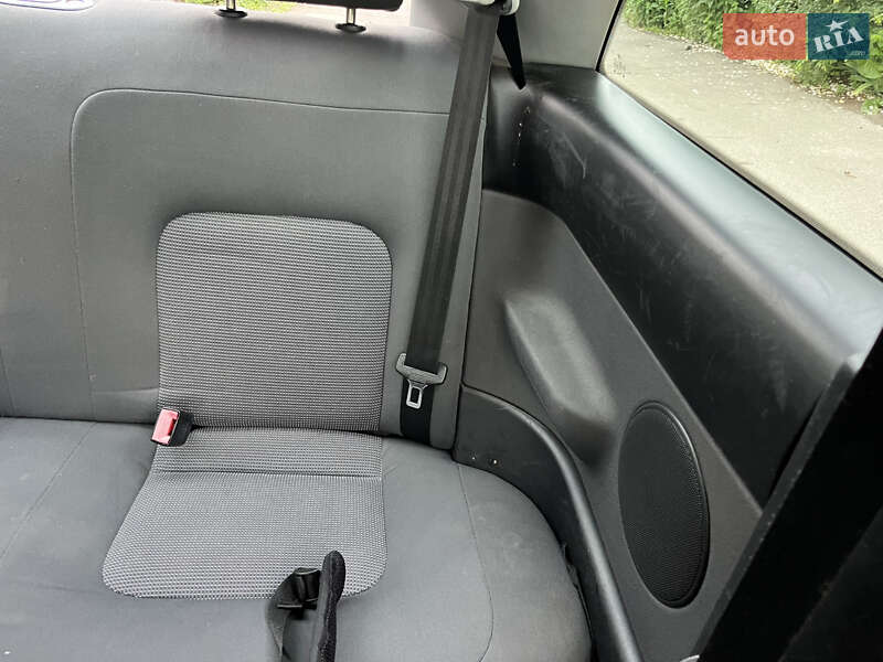 Хэтчбек Volkswagen Beetle 2002 в Киеве