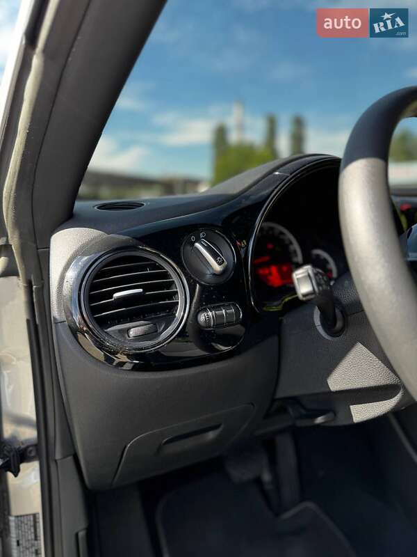 Хэтчбек Volkswagen Beetle 2012 в Киеве