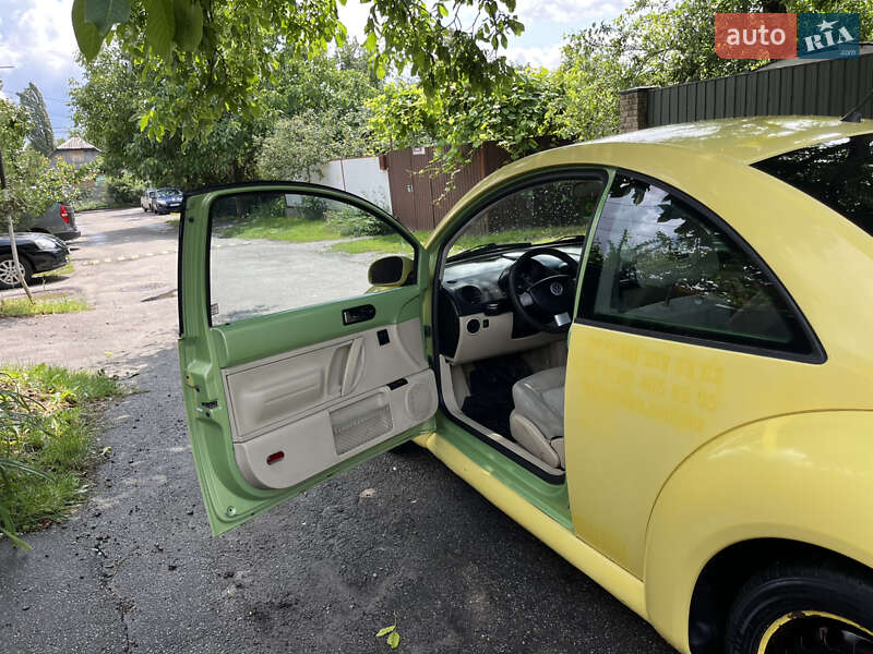 Хэтчбек Volkswagen Beetle 2001 в Киеве