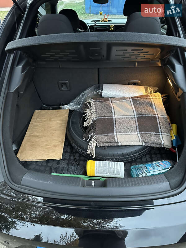 Хэтчбек Volkswagen Beetle 2013 в Полтаве