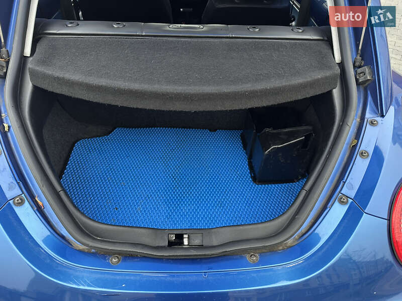 Хэтчбек Volkswagen Beetle 2003 в Киеве