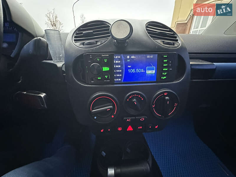 Хэтчбек Volkswagen Beetle 2003 в Киеве