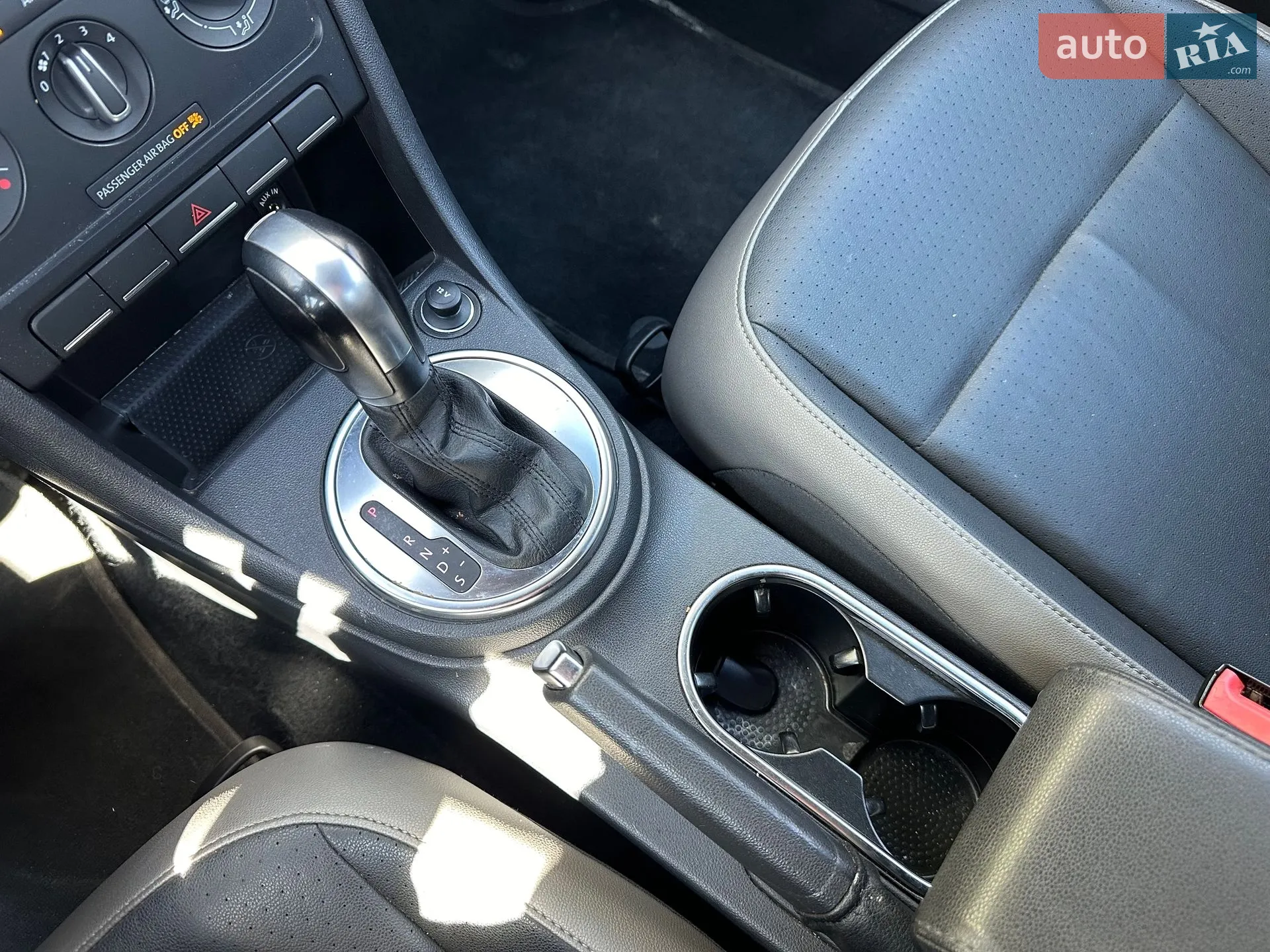 2015 Volkswagen Beetle - мініатюра 25