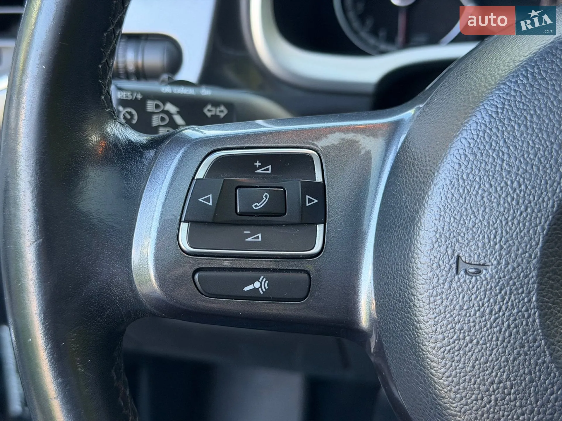 2013 Volkswagen Beetle - мініатюра 46