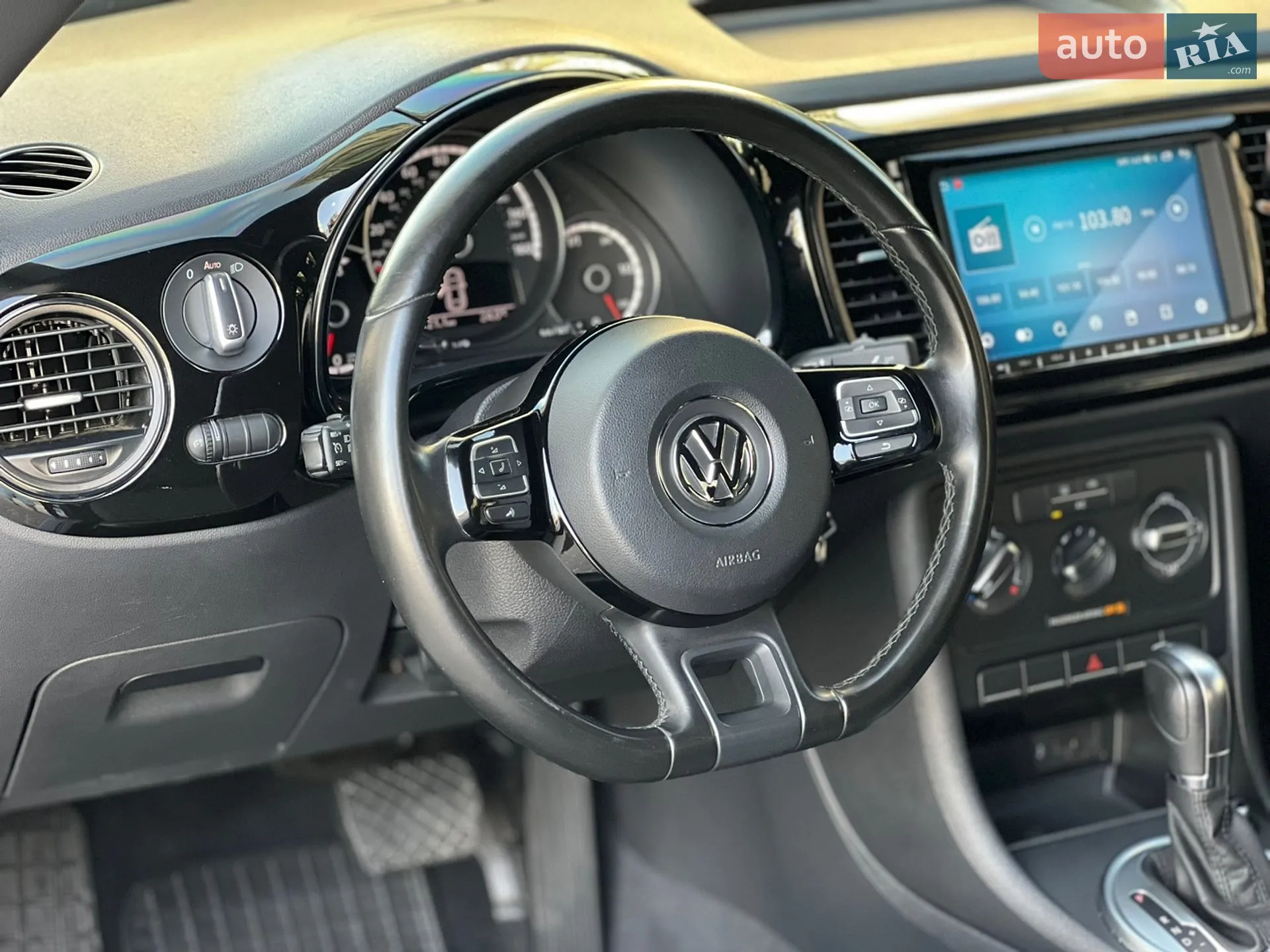 2016 Volkswagen Beetle - мініатюра 26