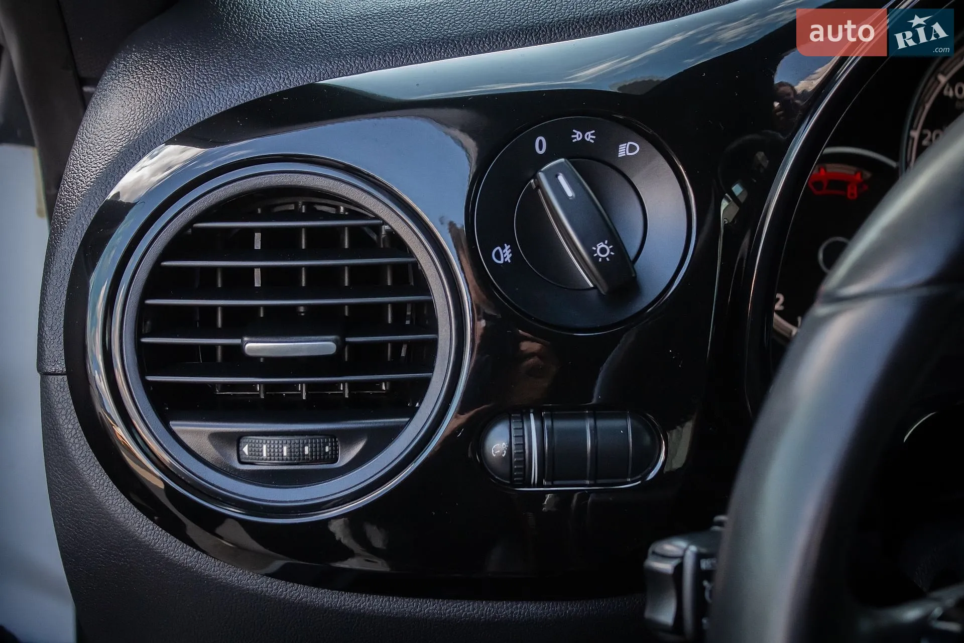 2018 Volkswagen Beetle - мініатюра 42
