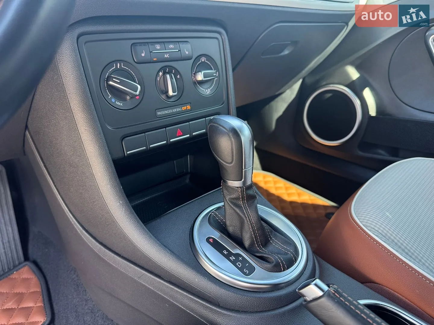 2015 Volkswagen Beetle - мініатюра 15