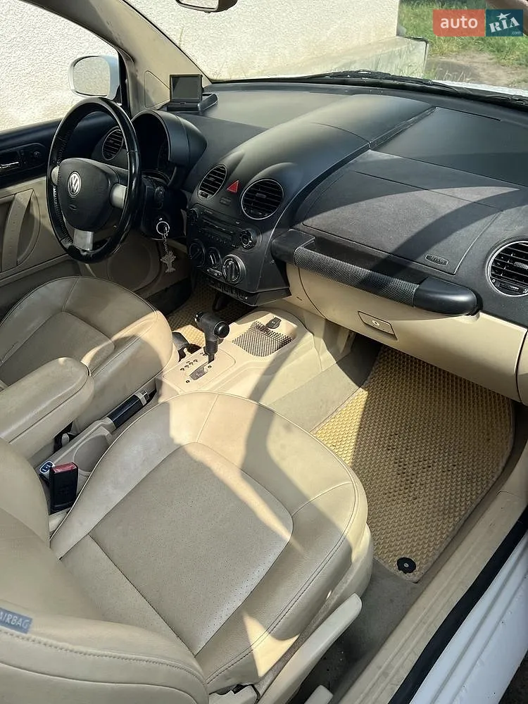 2010 Volkswagen Beetle - мініатюра 2