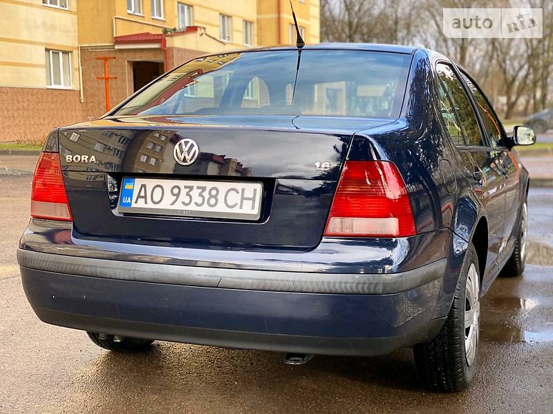 Седан Volkswagen Bora 2002 в Мукачевому