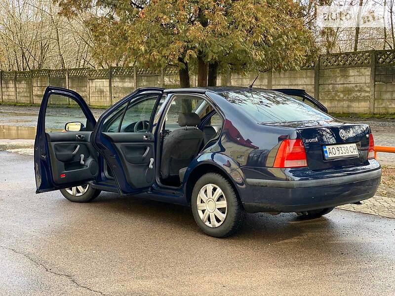 Седан Volkswagen Bora 2002 в Мукачевому