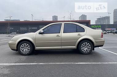 Седан Volkswagen Bora 2001 в Киеве