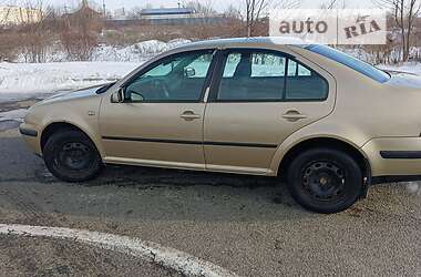 Седан Volkswagen Bora 2001 в Чернівцях