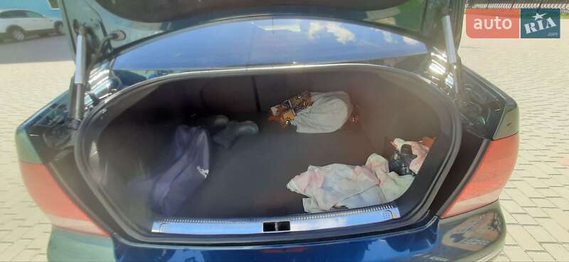 Седан Volkswagen Bora 2004 в Івано-Франківську