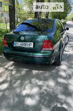 Седан Volkswagen Bora 2000 в Надворной