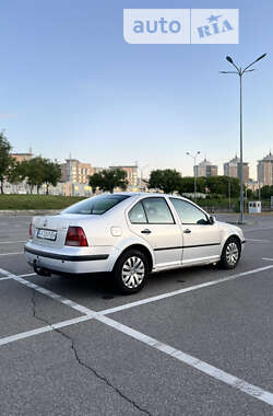 Седан Volkswagen Bora 1999 в Киеве