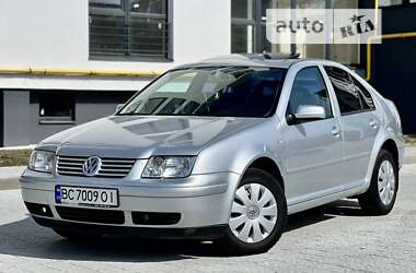 Седан Volkswagen Bora 2002 в Новояворовске