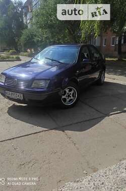 Седан Volkswagen Bora 2003 в Прилуках