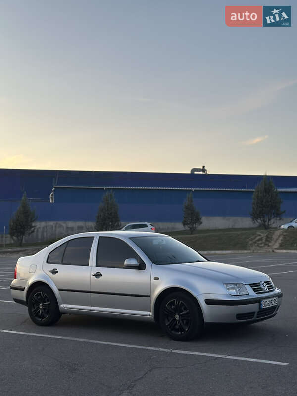 Седан Volkswagen Bora 2000 в Самборе