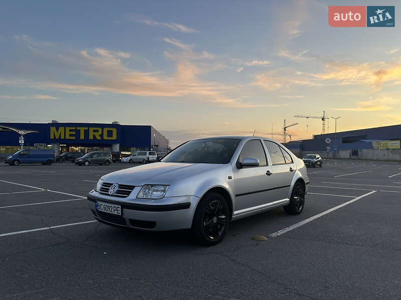 Седан Volkswagen Bora 2000 в Самборе