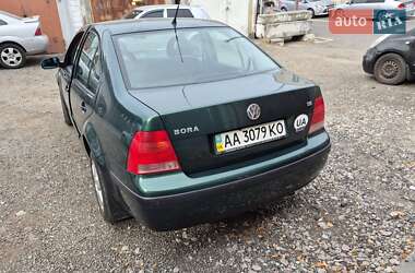 Седан Volkswagen Bora 2001 в Киеве