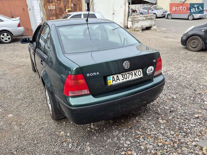 Седан Volkswagen Bora 2001 в Киеве