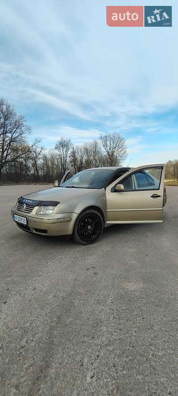 Седан Volkswagen Bora 2002 в Глухове