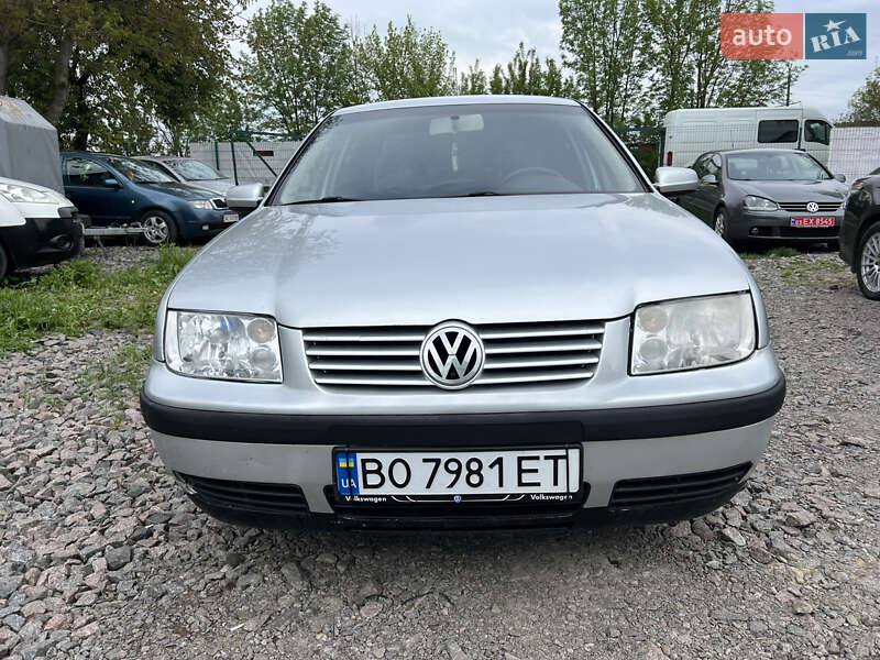 Седан Volkswagen Bora 2002 в Кременці
