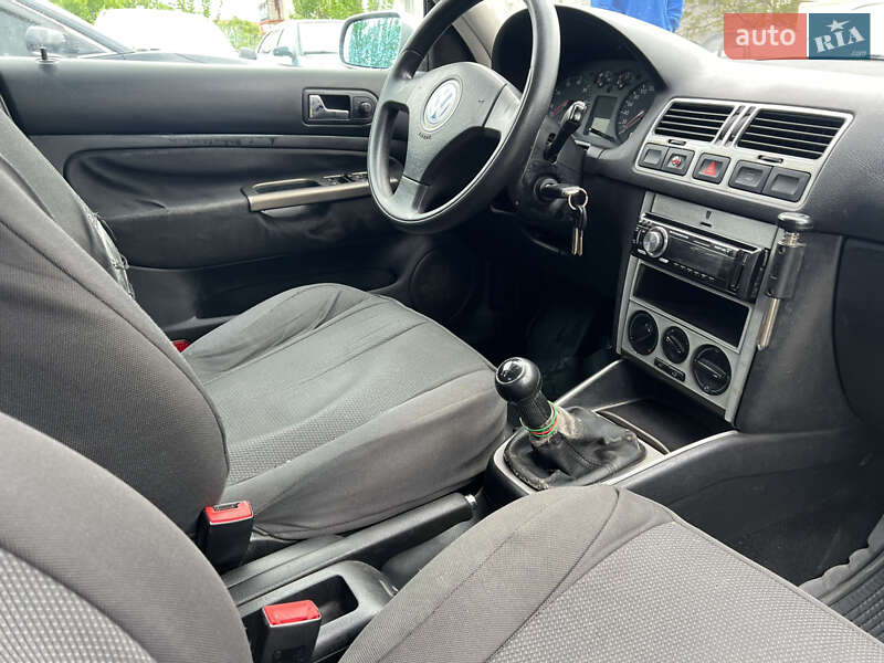 Седан Volkswagen Bora 2002 в Кременці