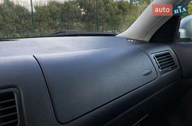 Седан Volkswagen Bora 2001 в 