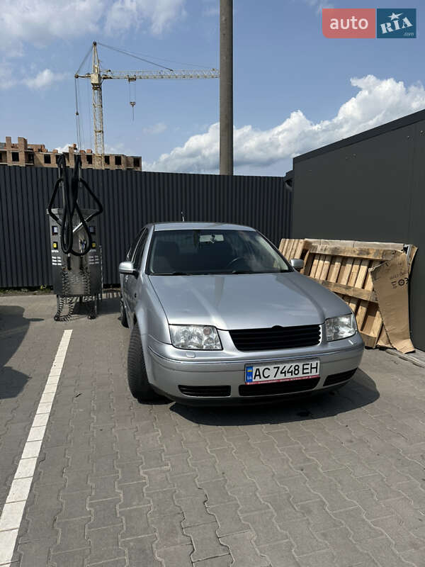Седан Volkswagen Bora 2002 в 
