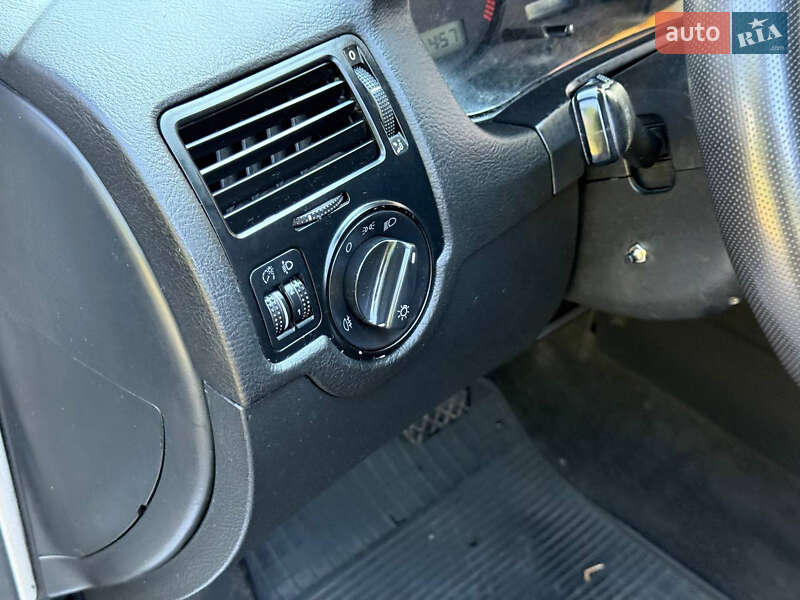 Седан Volkswagen Bora 2003 в Дніпрі