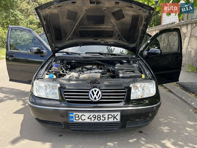 Седан Volkswagen Bora 2004 в Львове