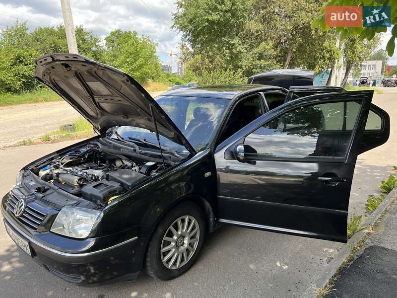 Седан Volkswagen Bora 2004 в Львове