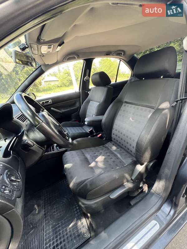 Седан Volkswagen Bora 2004 в Львове