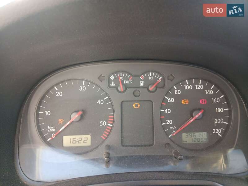 Седан Volkswagen Bora 2000 в Монастыриске